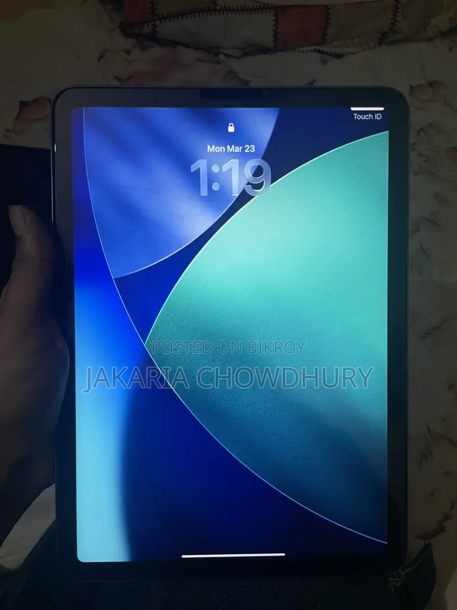 iPad Air 5 M1 with full box