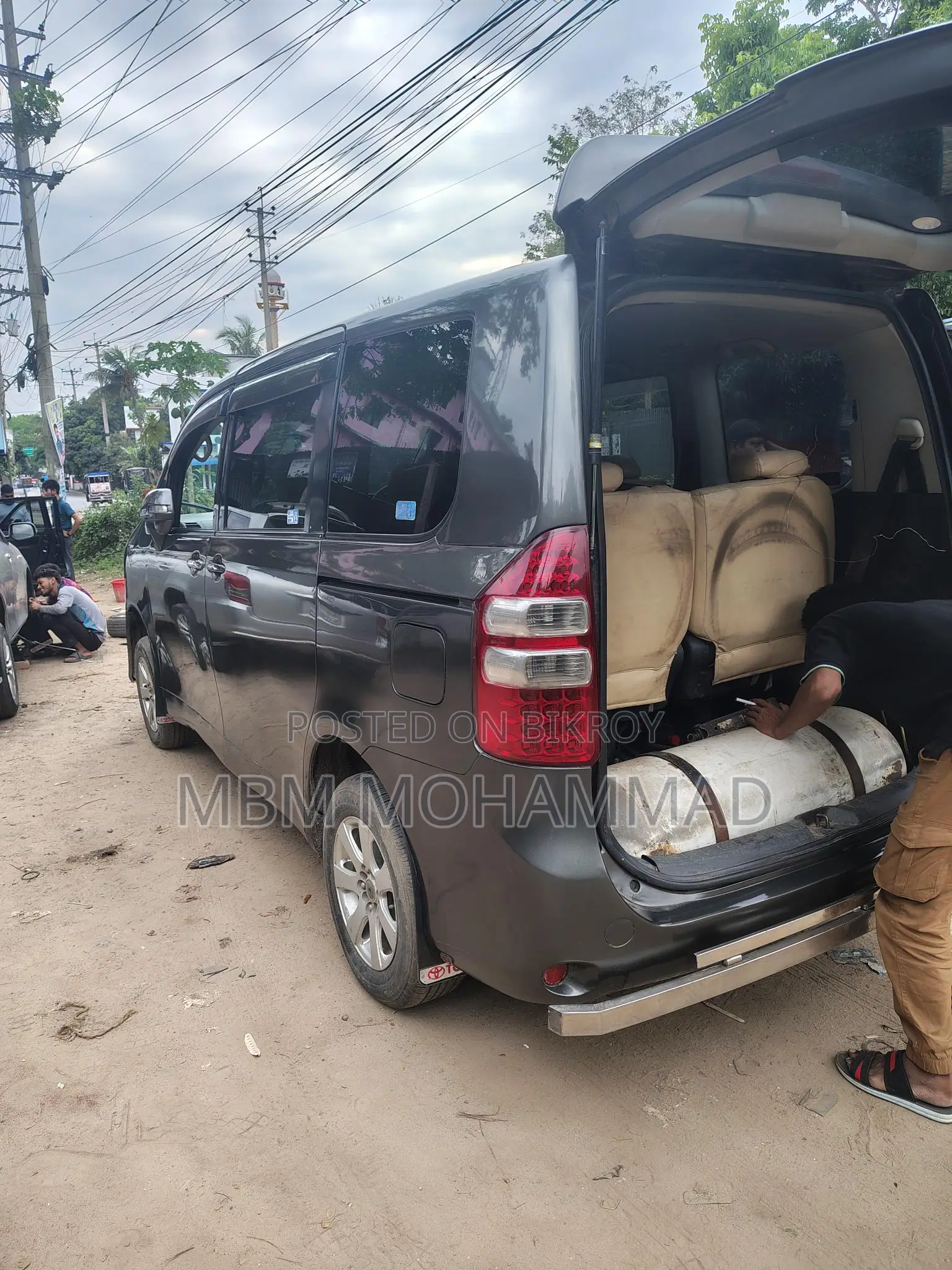 Toyota Noah X 2012