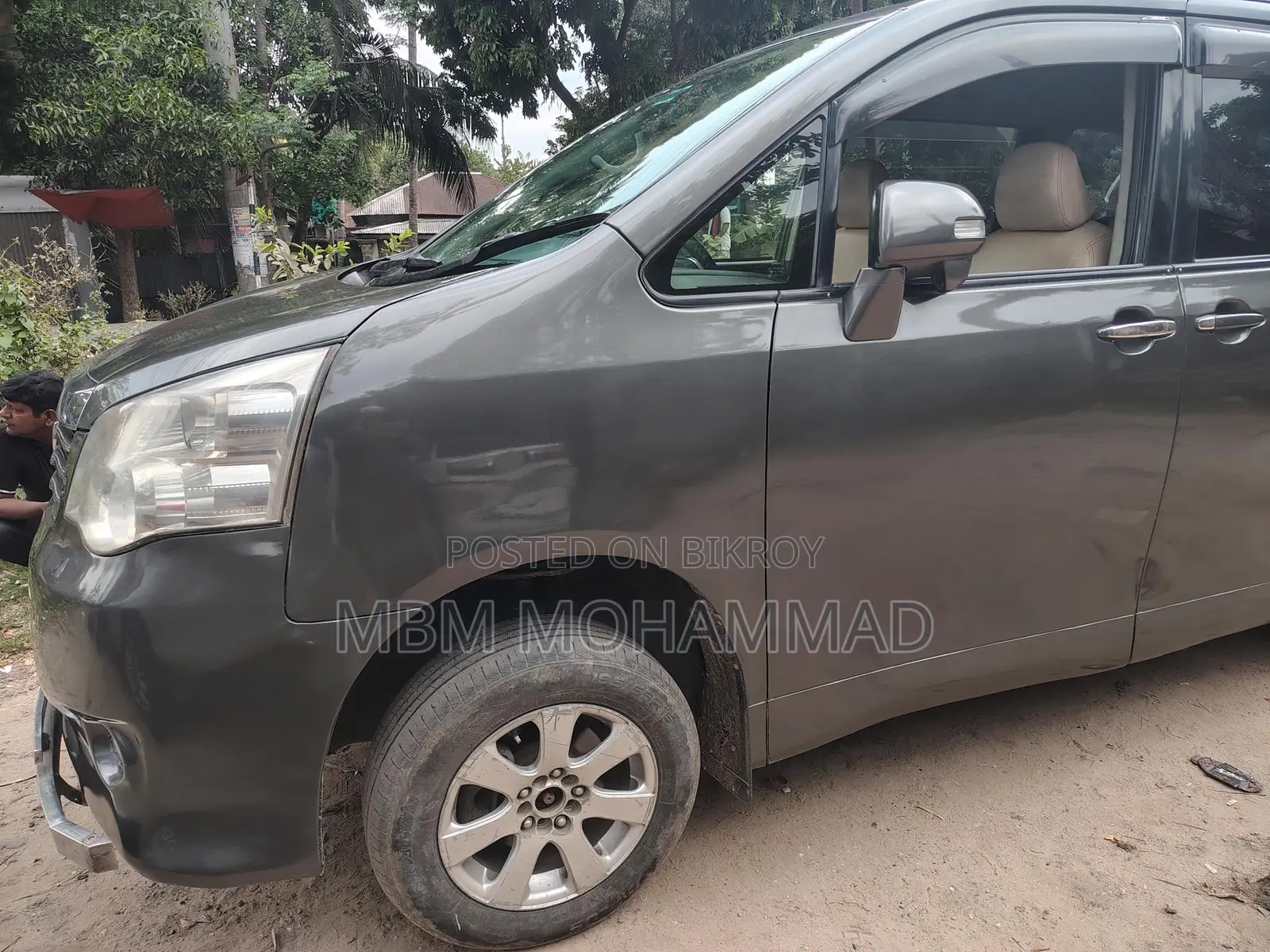 Toyota Noah X 2012