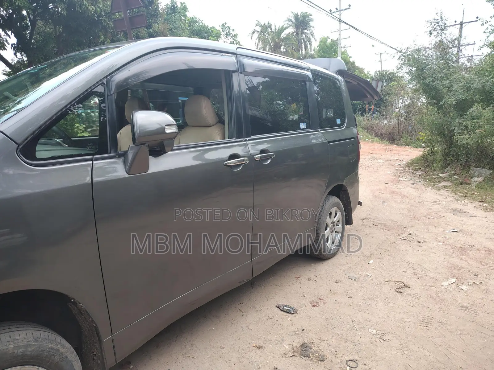 Toyota Noah X 2012