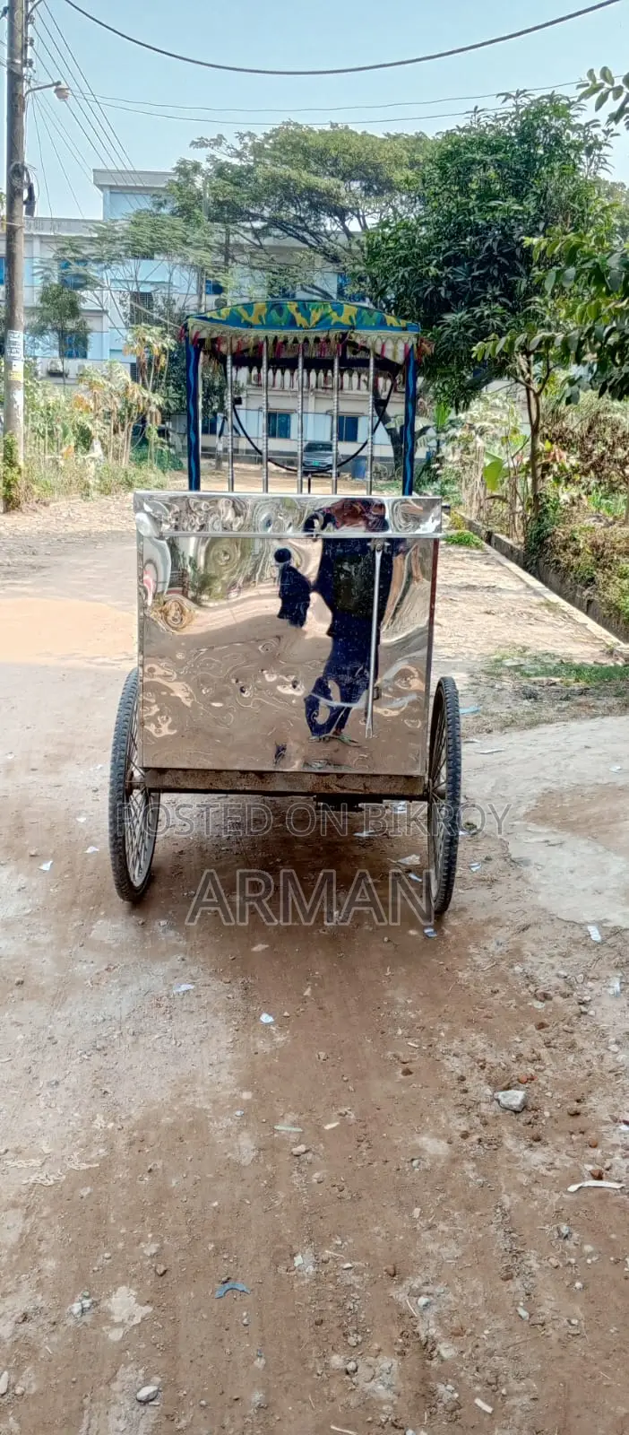 আইসক্রিম ও দুধের ভ্যান