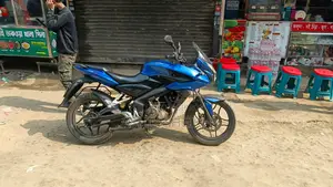 Bajaj Pulsar 150 . 2016