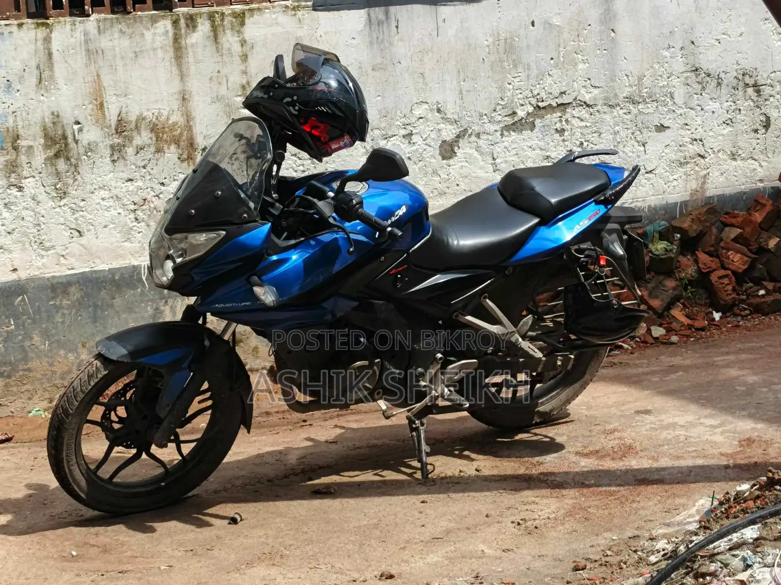 Bajaj Pulsar 150 . 2016