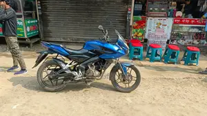 Bajaj Pulsar 150 . 2016