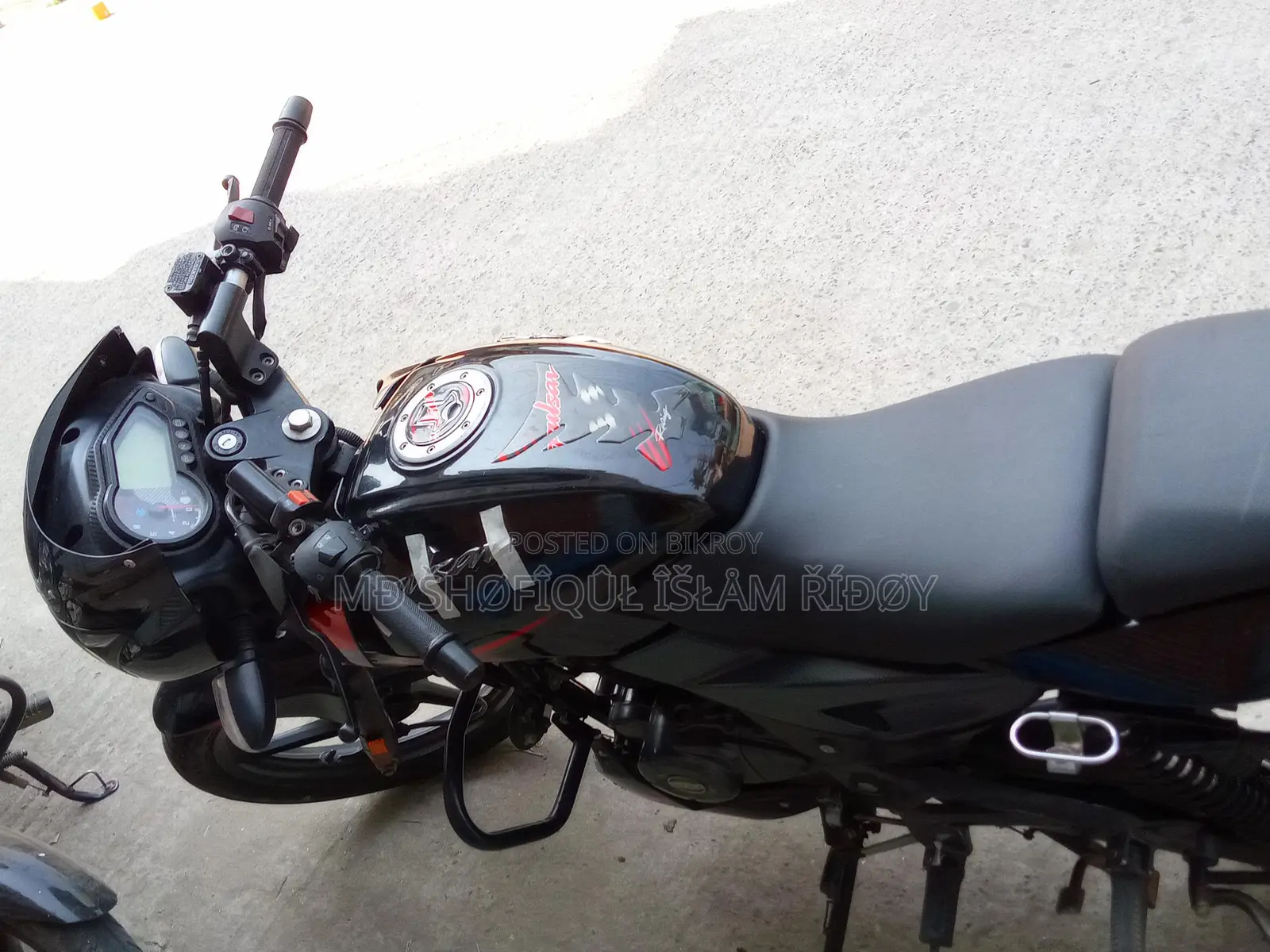 Bajaj Pulsar 150 . 2020