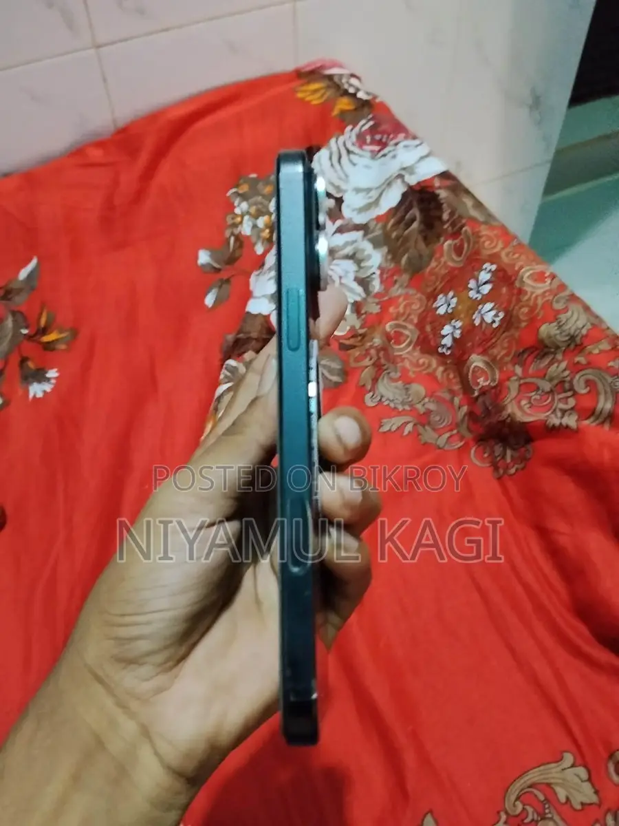 Apple iPhone 16 Pro Max . (Used)