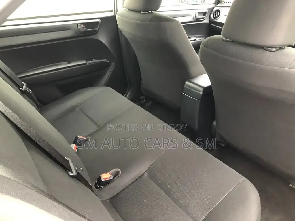 Toyota Axio Non Hybrid EX Silver 2020