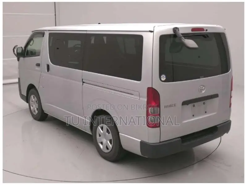 Toyota Hiace DX 2021