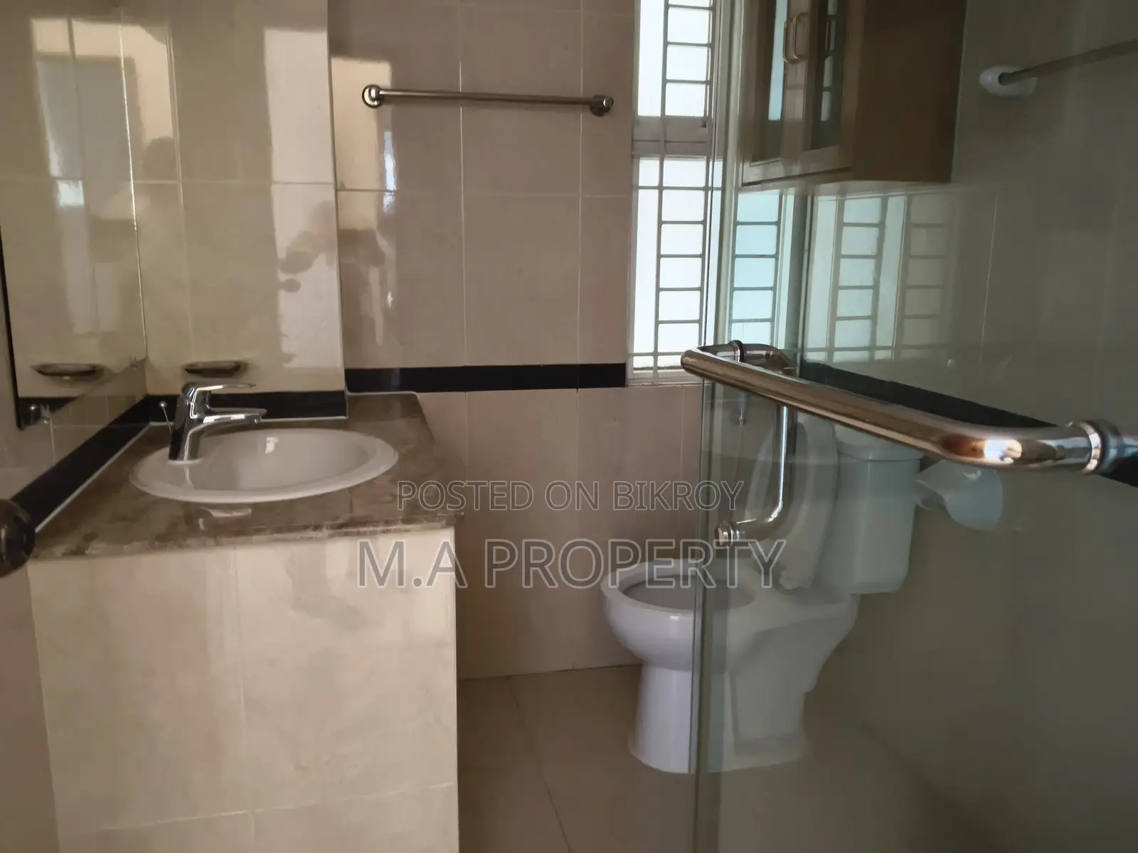 Rent Apartment 4-Bed 4th floor 2-Carpark Gulshan-2
