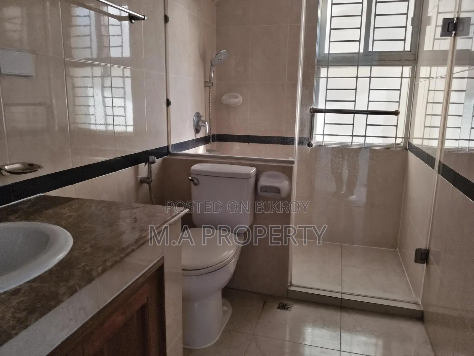 Rent Apartment 4-Bed 4th floor 2-Carpark Gulshan-2