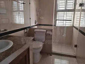Rent Apartment 4-Bed 4th floor 2-Carpark Gulshan-2