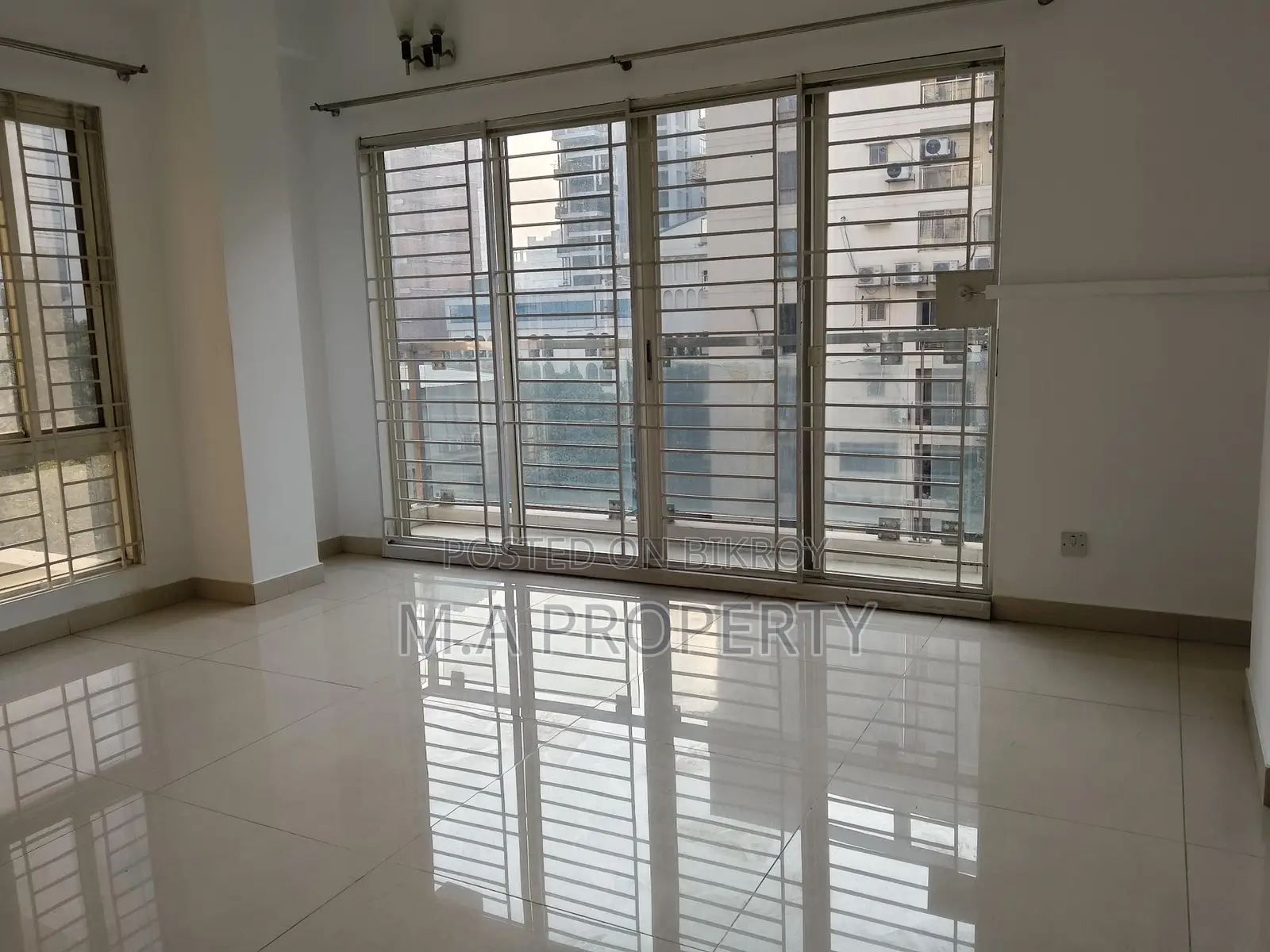 Rent Apartment 4-Bed 4th floor 2-Carpark Gulshan-2