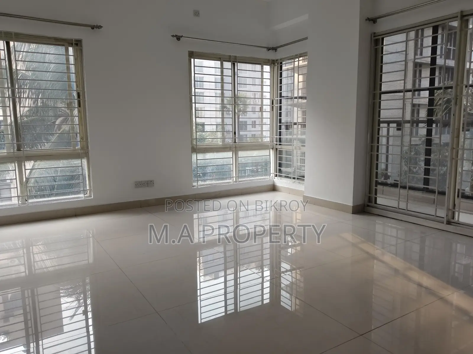 Rent Apartment 4-Bed 4th floor 2-Carpark Gulshan-2