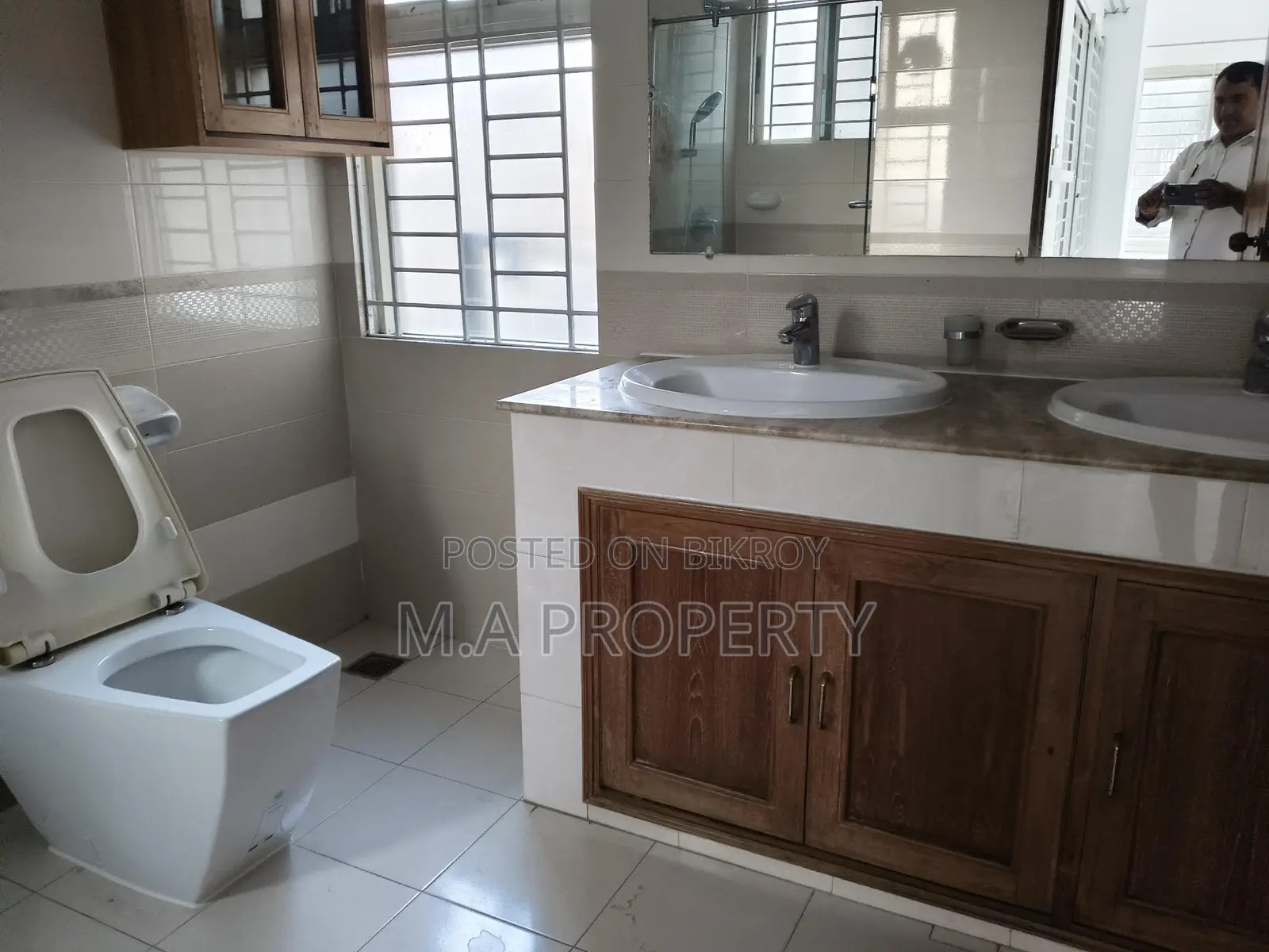 Rent Apartment 4-Bed 4th floor 2-Carpark Gulshan-2