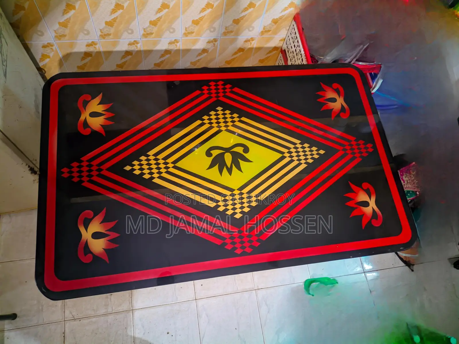 ডাইনিং টেবিল