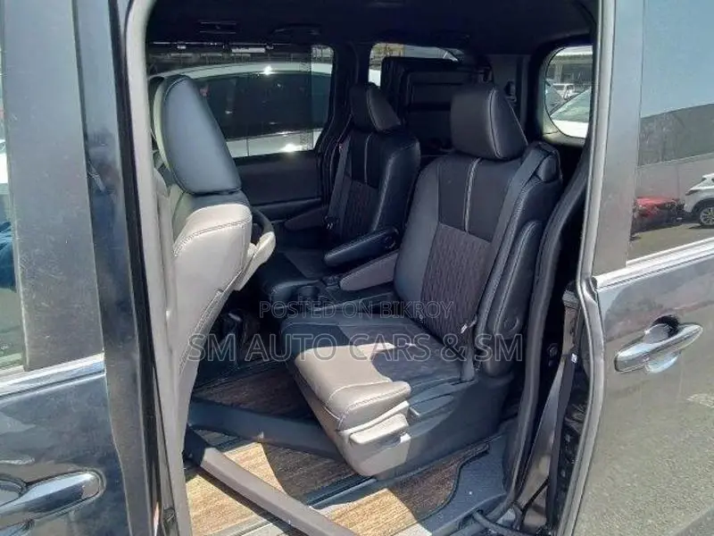 Toyota Noah Hybrid SZ Black New 2023