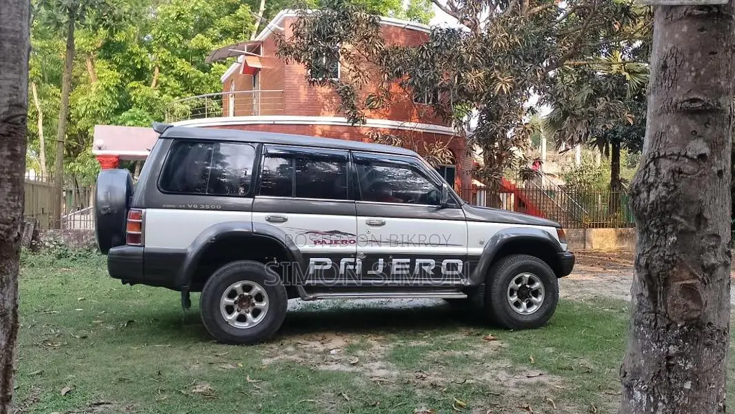 Mitsubishi Pajero all auto 4-wheeler 1997