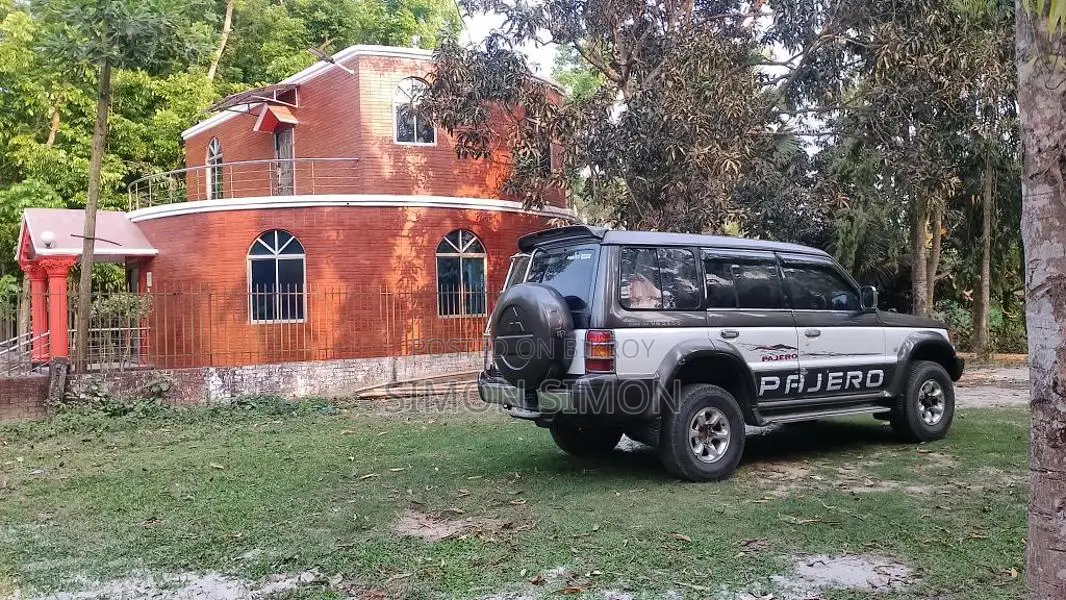Mitsubishi Pajero all auto 4-wheeler 1997
