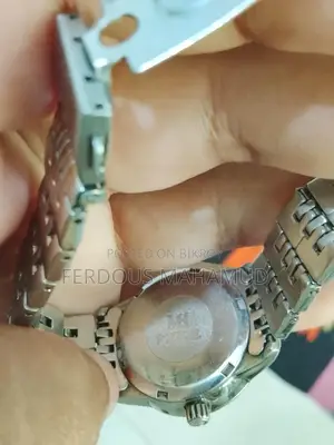 ঘড়ি বিক্রয় হবে