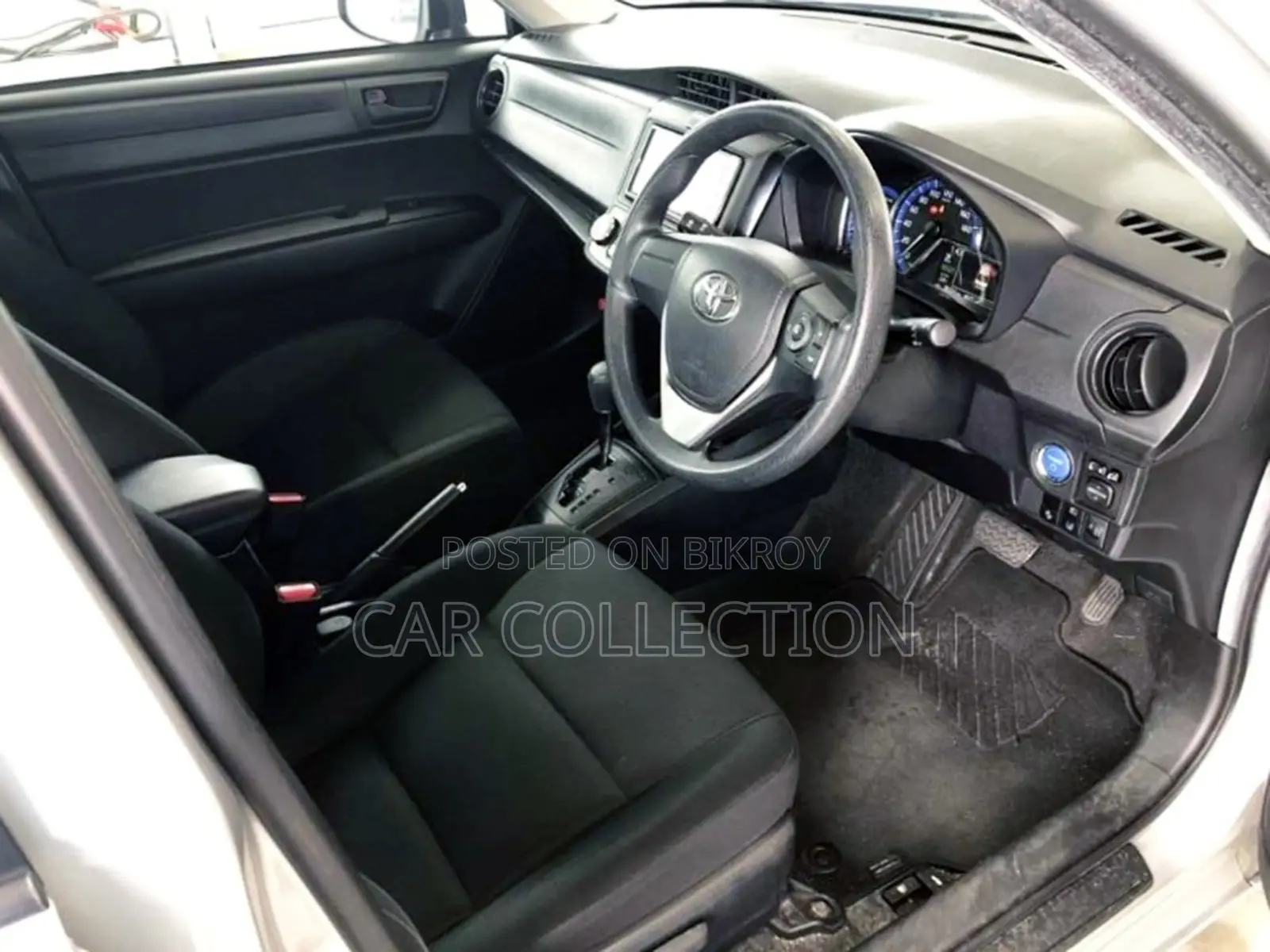 Toyota Axio EX ,GRADE 4, SILVER 2020