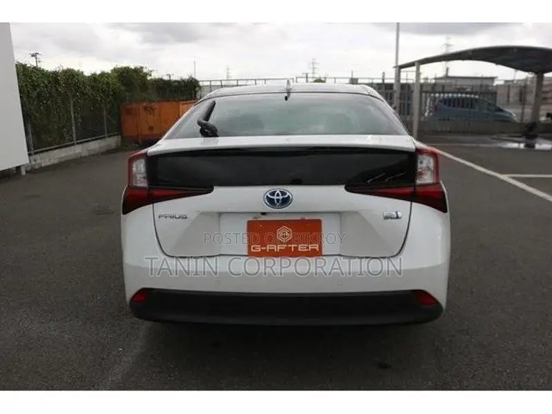 Toyota Prius S 2021