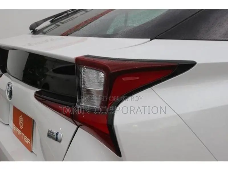 Toyota Prius S 2021