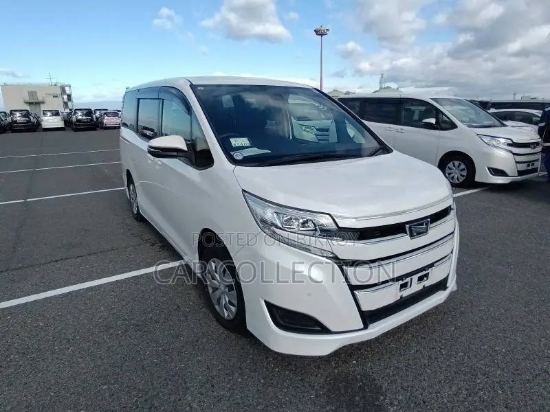Toyota Noah X pearl 2021