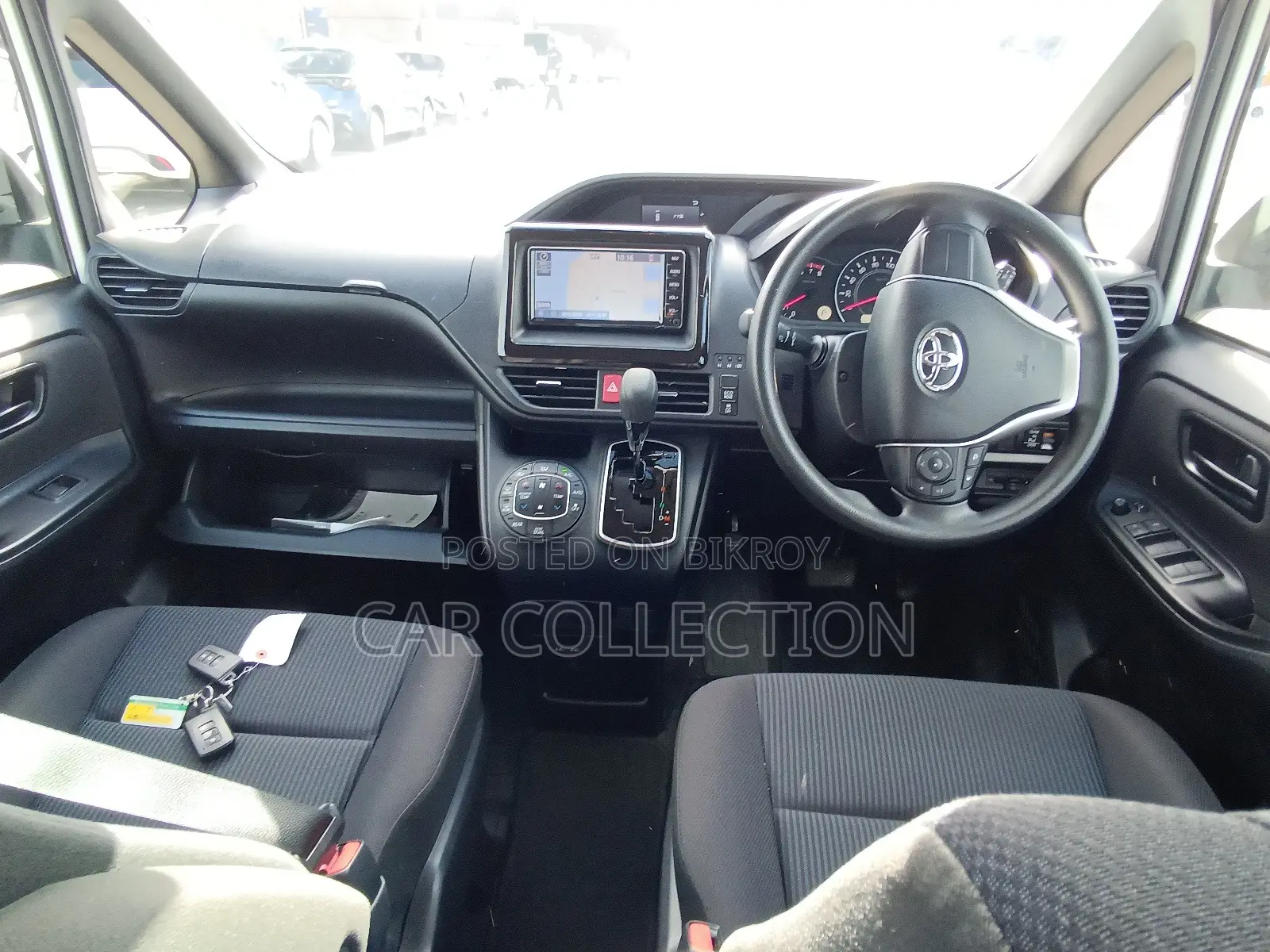 Toyota Noah X pearl 2021