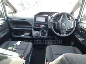 Toyota Noah X pearl 2021