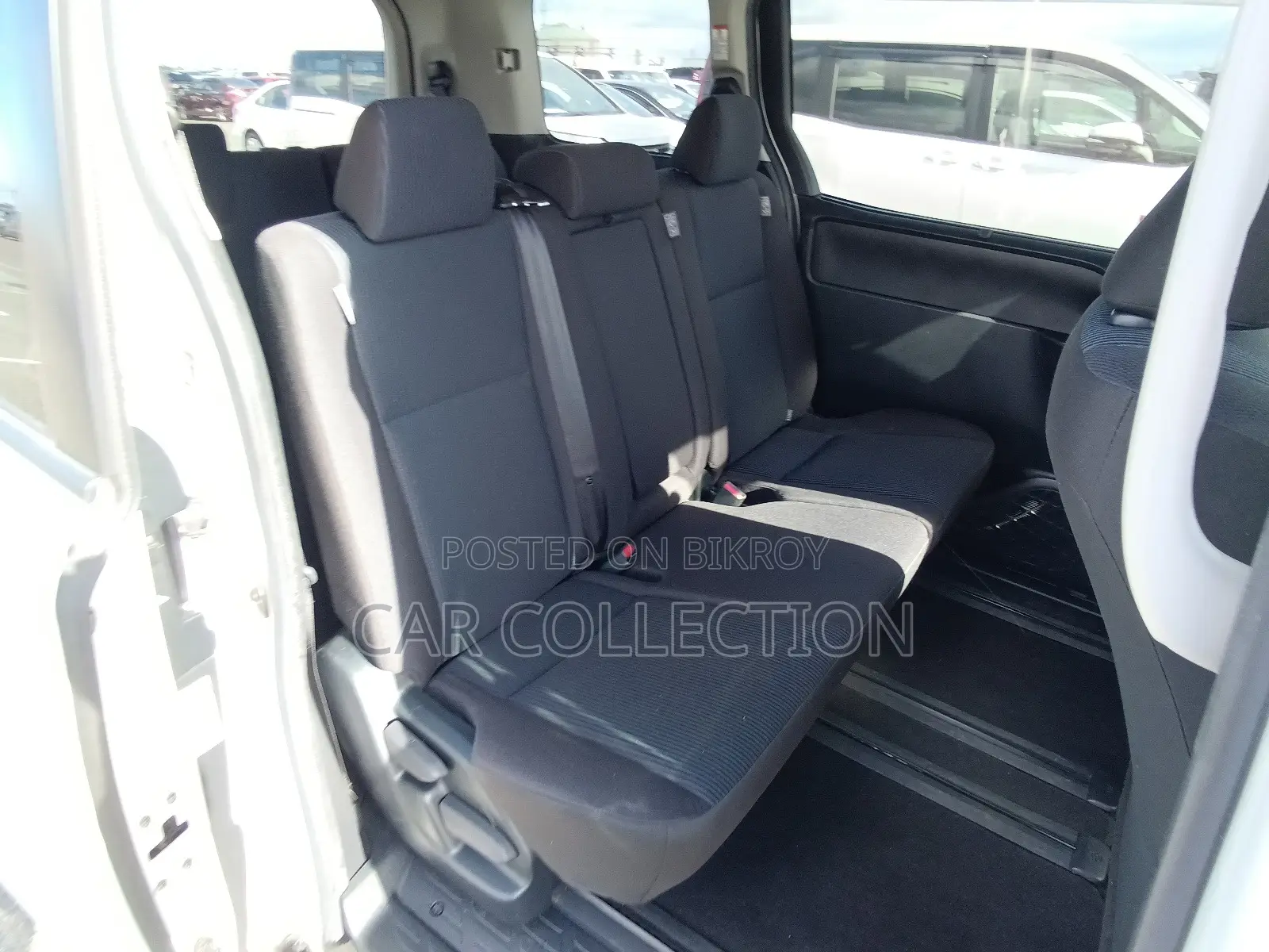 Toyota Noah X pearl 2021