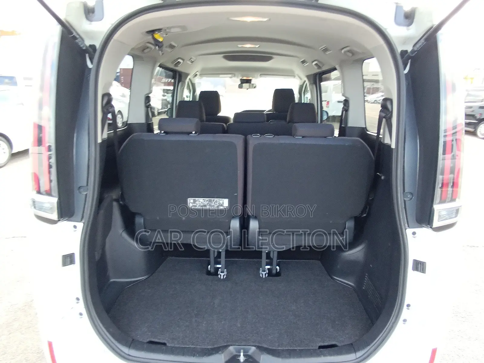 Toyota Noah X pearl 2021