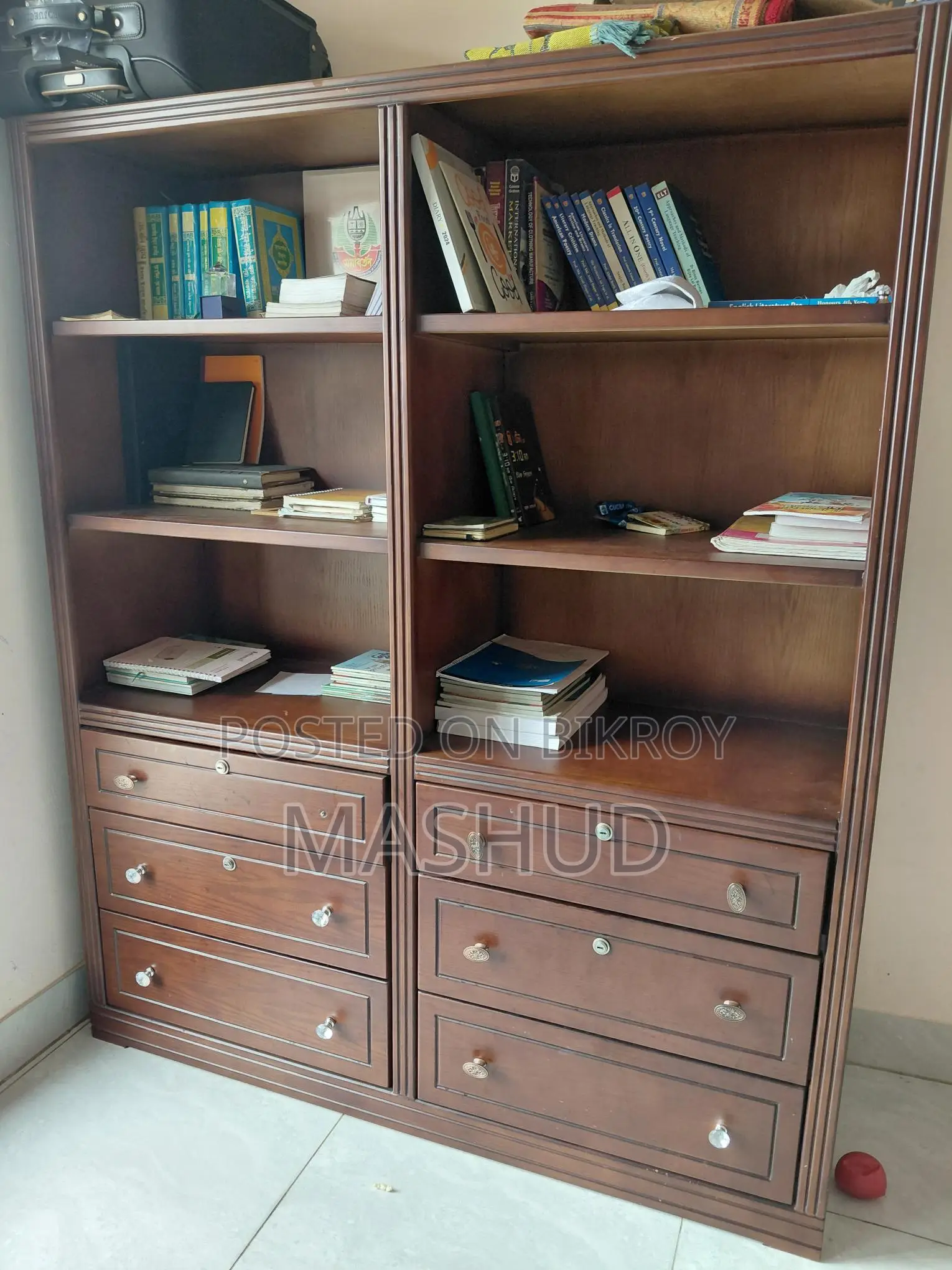 Bookshelf Canadian Oak Wood, A