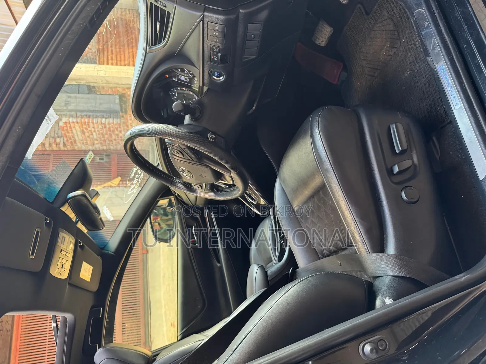 Toyota Harrier premium pkg non hv 2020
