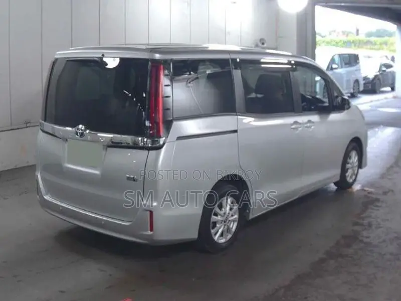 Toyota Noah Hybrid X Silver 2021
