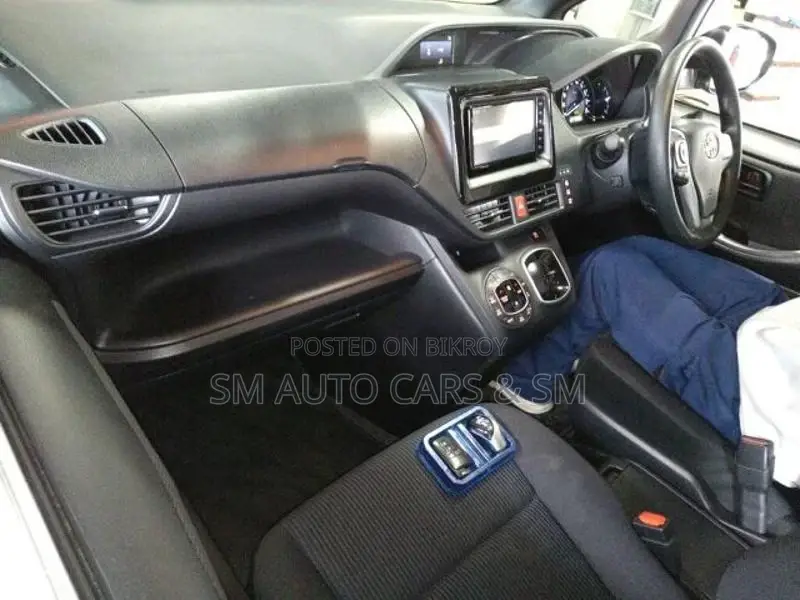 Toyota Noah Hybrid X Silver 2021