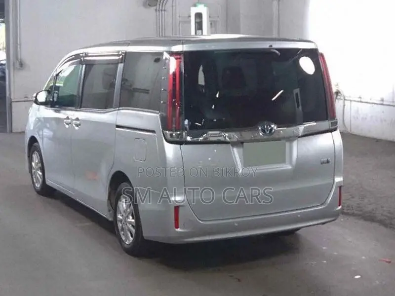 Toyota Noah Hybrid X Silver 2021