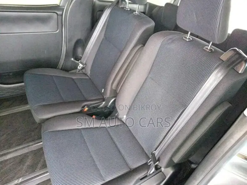 Toyota Noah Hybrid X Silver 2021