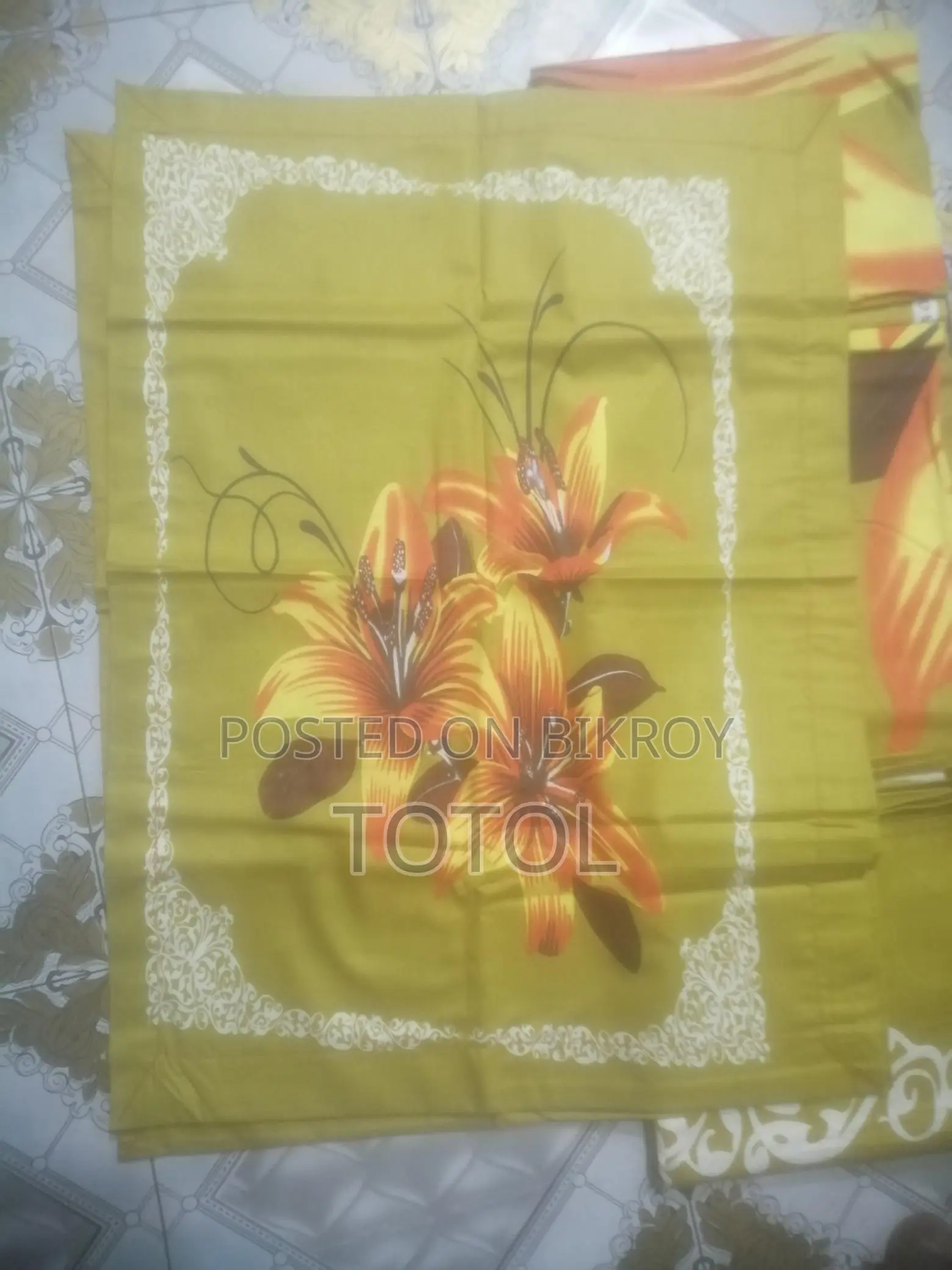 এক ফুলের বিছানার চাদর