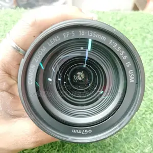 Canon 18-135mm f3.5 USM LENS