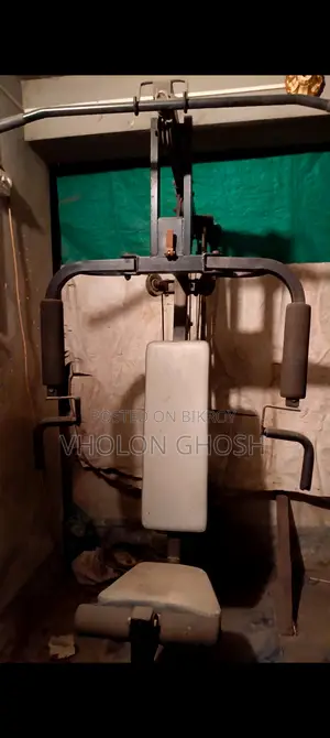 ১টি ইন্সট্রুমেন্ট মেশিন, ডাম্বেল এবং চিনআপ বার, ডাম্বেল বার ২