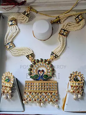 আনকমন জুয়েলারি