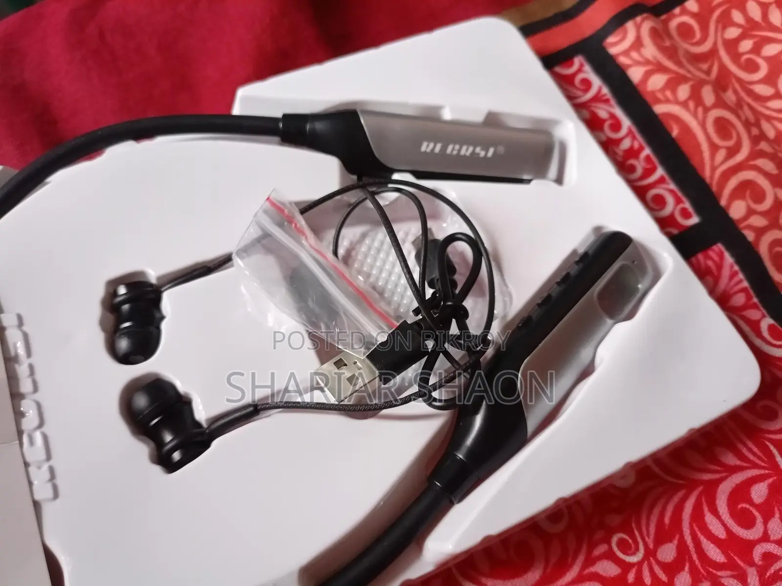 Neckband sell