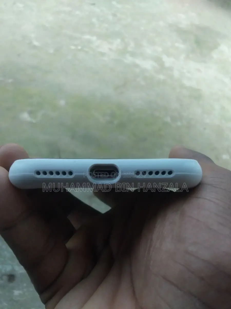 Apple iPhone X . (Used)