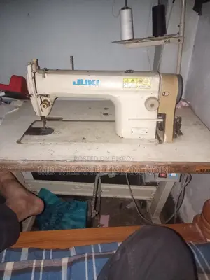 জুকি ইন্ডাস্ট্রিয়াল সেলাই মেশিন – সিঙ্গেল নিডল, ভালো কন্ডিশন
