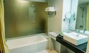 কক্সবাজারে ৫ তারকা হোটেলের আজীবন মালিকানা