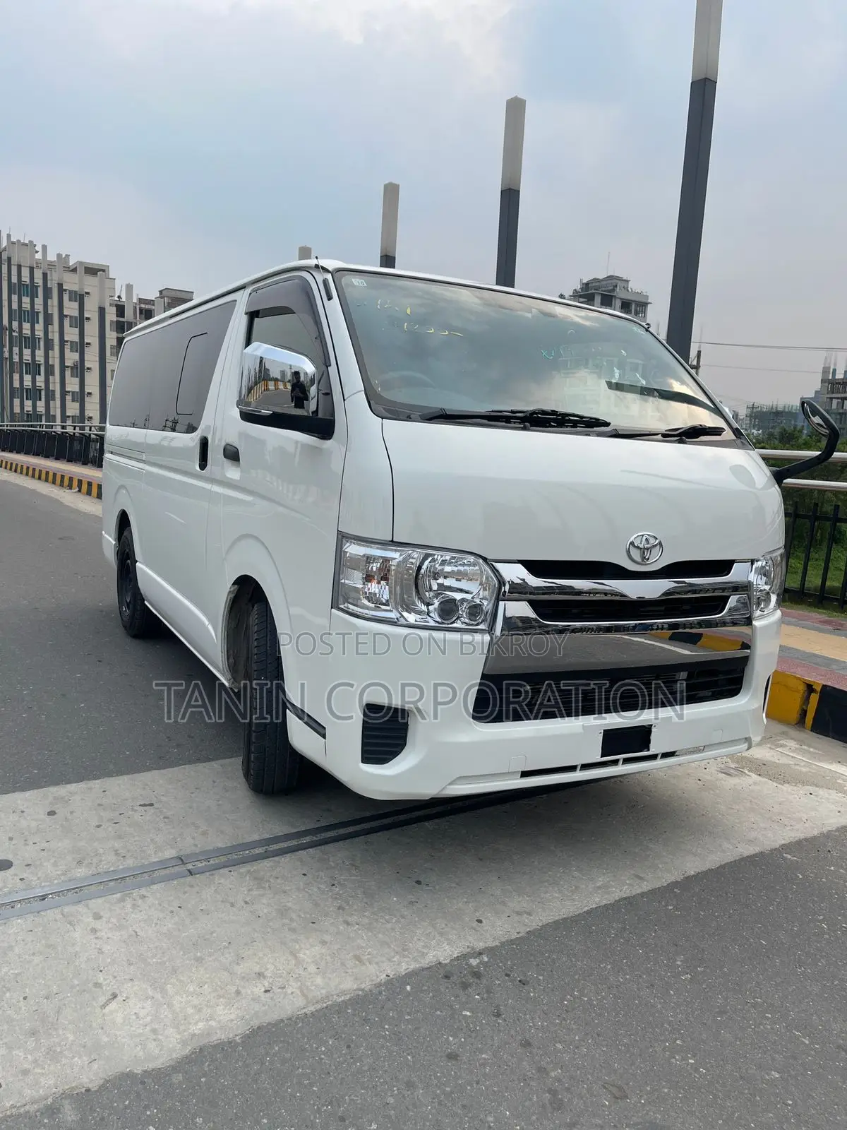 Toyota Hiace DX Dual AC TRH 2020