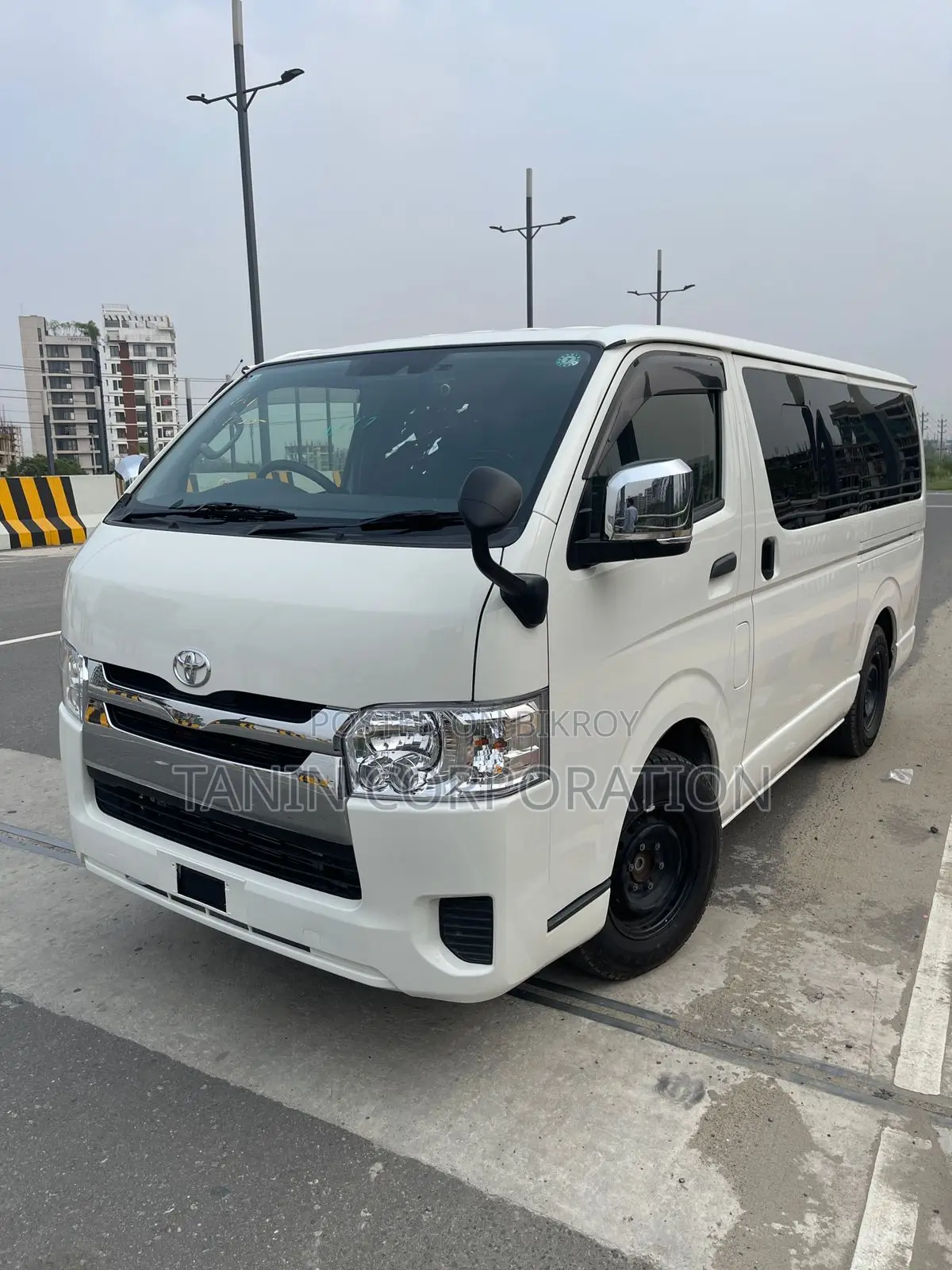 Toyota Hiace DX Dual AC TRH 2020
