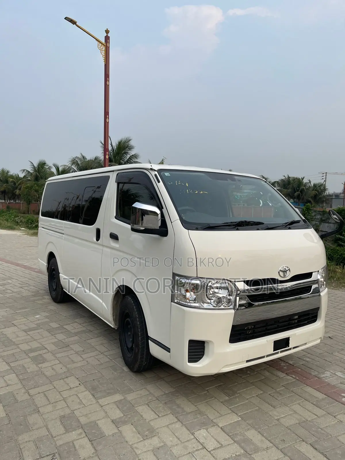 Toyota Hiace DX Dual AC TRH 2020