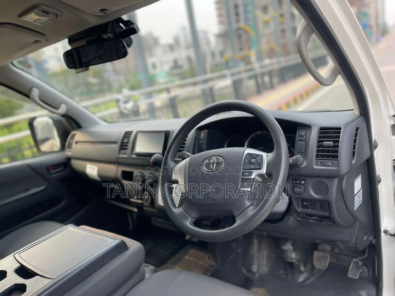 Toyota Hiace DX Dual AC TRH 2020