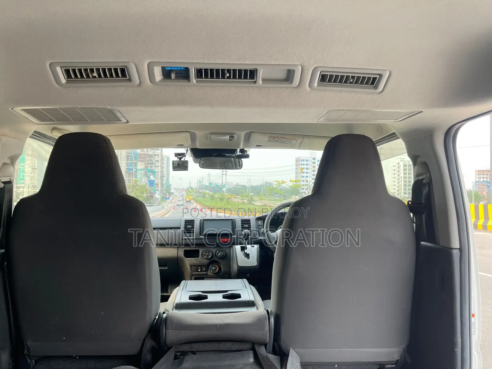 Toyota Hiace DX Dual AC TRH 2020